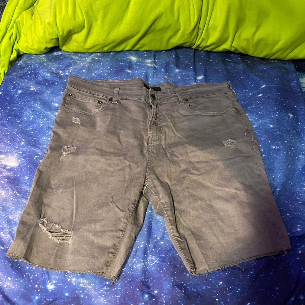 Men’s Aeropostale slim cut-off grey distressed Jean shorts - size 36🔥